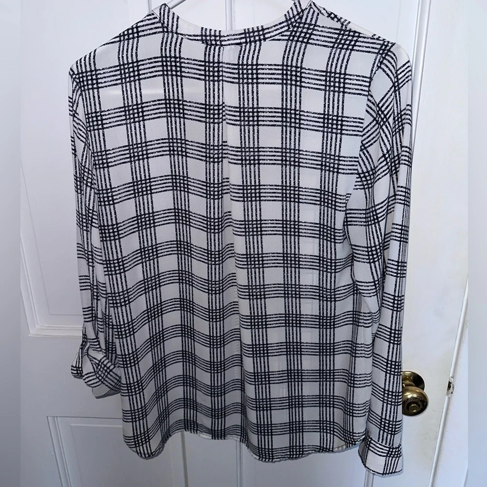 The Limited V-Neck Blouse in black and white - Picture 2 of 3